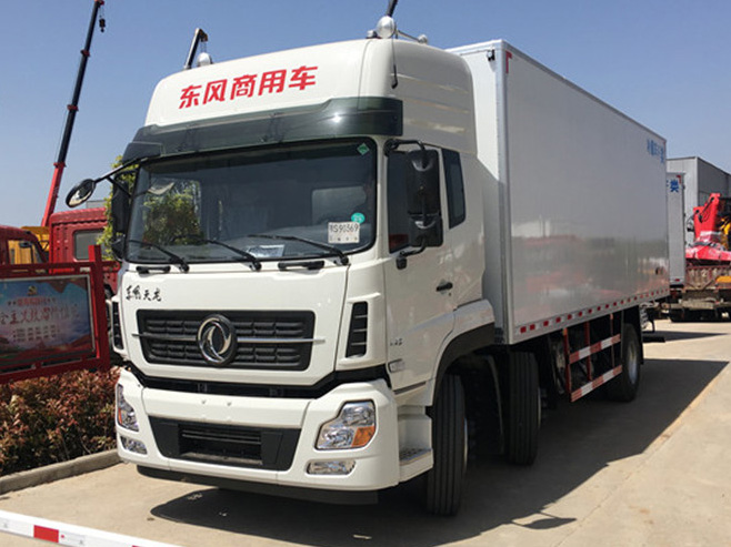 东风天龙小三轴 6.8米冷藏蓝颜gtv

